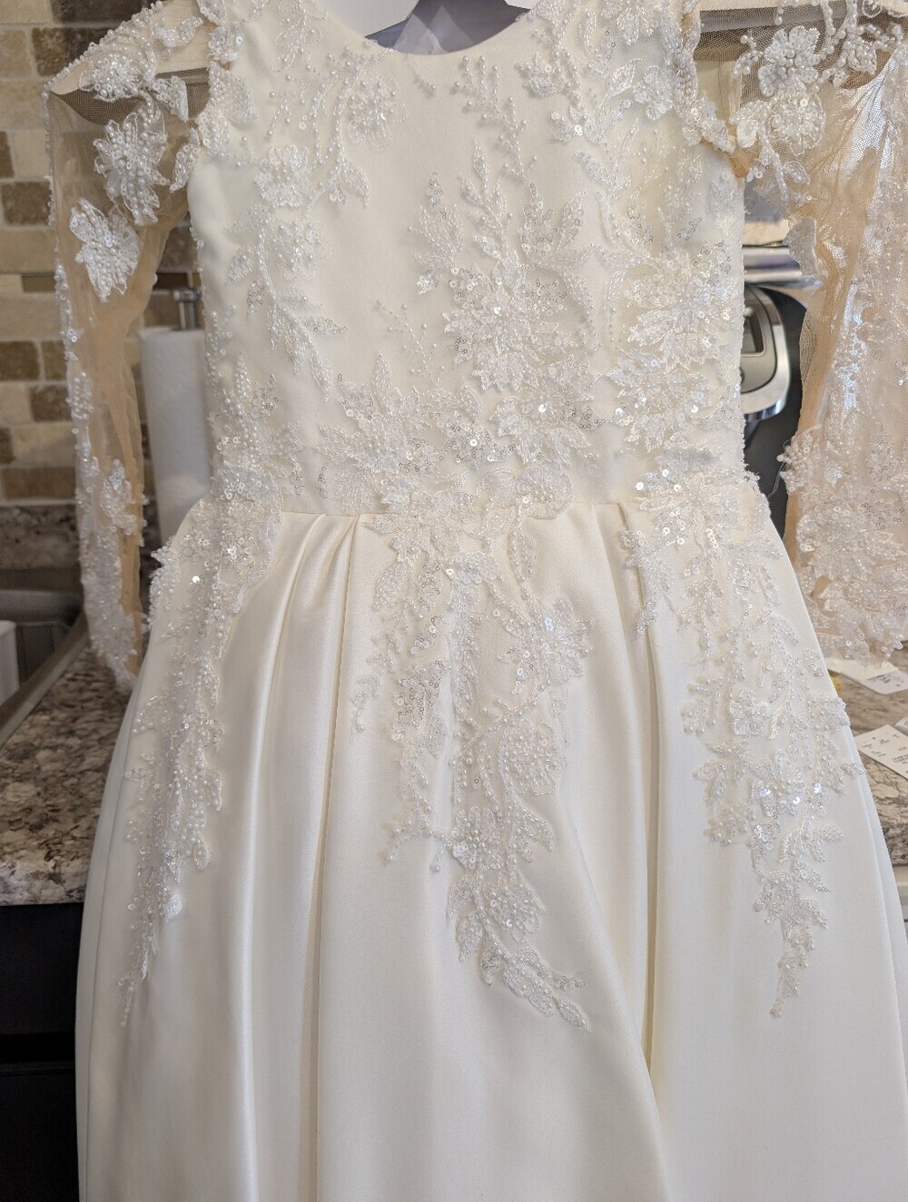 Stunning Girls Off White Lace Long-Sleeve Holy Communion Dress - Picture 6 of 6